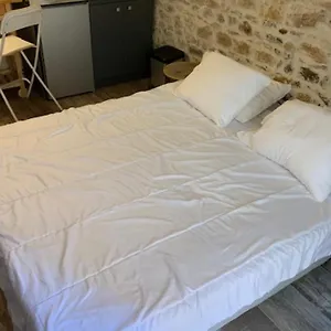 https://studio-georges-cosy-2-pers-vieux.hotels-rhonealpes.com